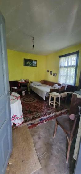 Casă cu 3 camere cu Teren 1853 Mp în Devesel