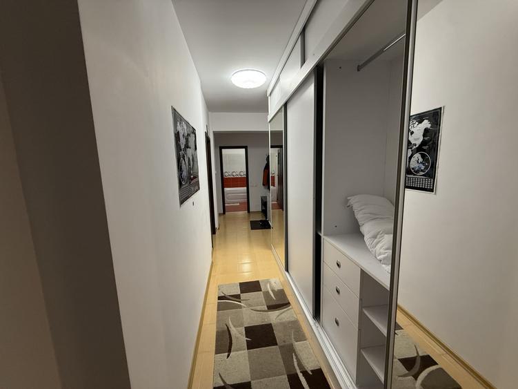 Apartament cu 3 camere semidecomandat, mobilat în Prelungirea Ghencea