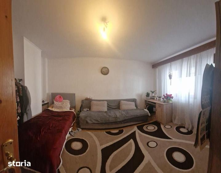 Apartament cu 4 camere decomandat în Central