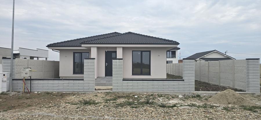 Casă cu 4 camere în Sântandrei