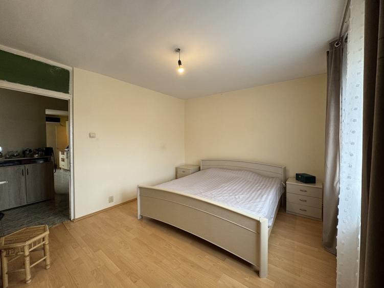 Apartament cu 3 camere decomandat, mobilat în Bucovina