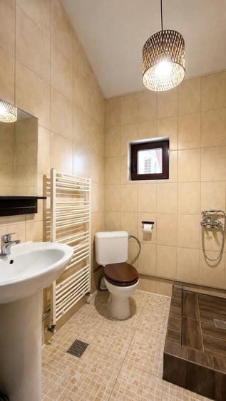 Casă cu 7 camere cu Teren 1800 Mp în Braytim