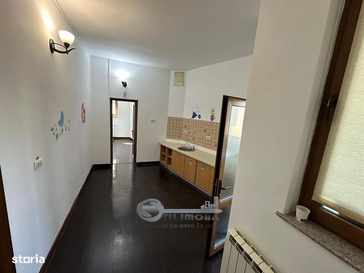 Casă cu 4 camere în Central
