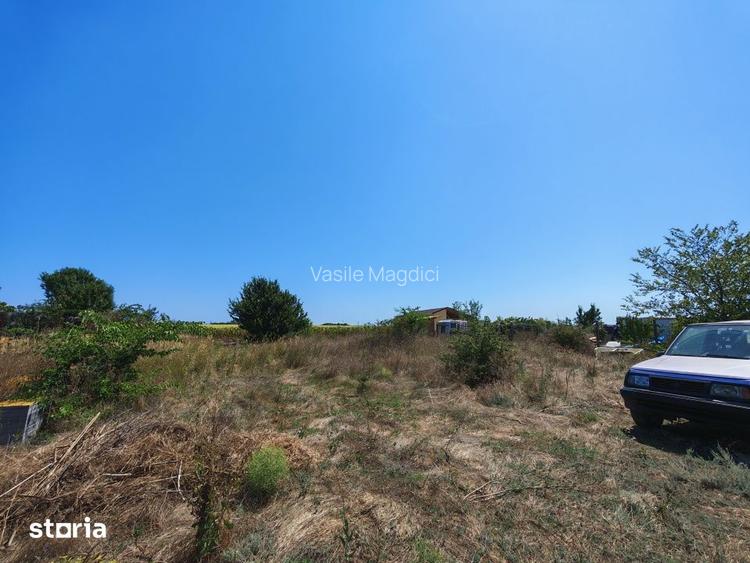 Teren ieftin aproape de mare, intre constructii noi