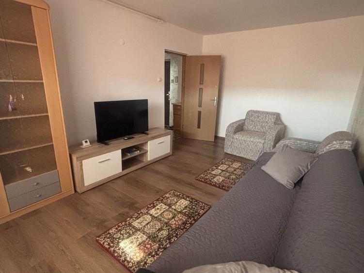 Apartament cu 2 camere decomandat în Trocadero