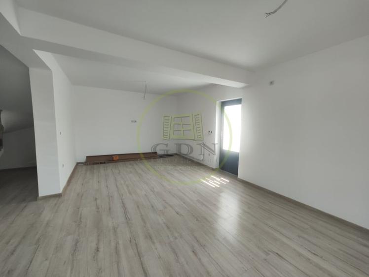 Casă individuală cu 3 camere cu Canalizare în Preajba