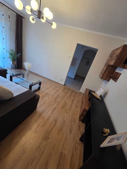 Apartament cu 3 camere semidecomandat în Rogerius