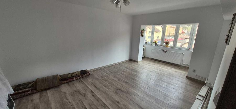 Apartament cu 2 camere decomandat în Petros