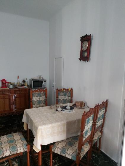 Casă cu 3 camere în Central
