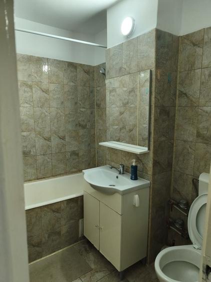 Inchiriez apartament cu 2 camere cartier Exercitiu etajul 2 , vis- a- vis de scoala nr.16 in apropiere piata ,statie autobuz , banci,farmaci, etc - 1