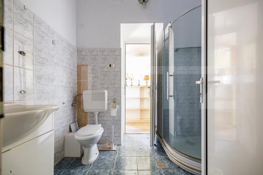 Apartament cu 5 camere decomandat în Sinaia