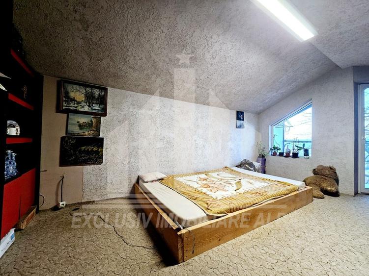 Casă individuală cu 6 camere cu Canalizare în Sud-Vest