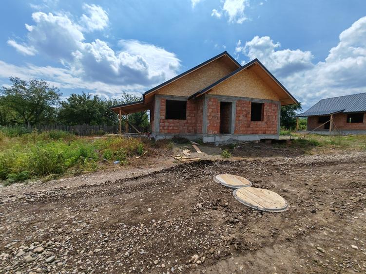 Casă individuală cu 3 camere cu Canalizare în Hemeiuș