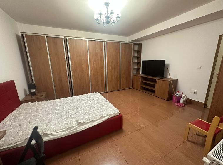 Garsonieră decomandată în Gorjului