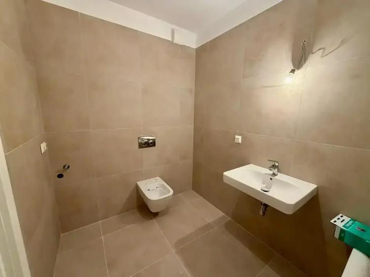 Apartament cu 3 camere decomandat în Theodor Pallady
