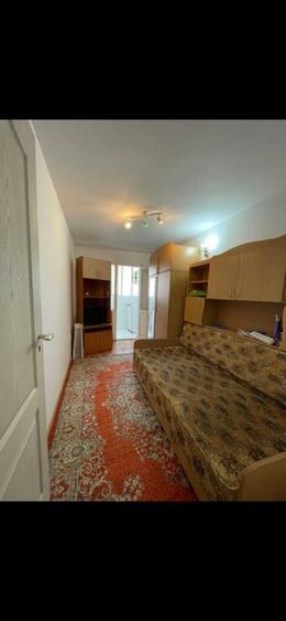 Inchiriez apartament 3camere - 6