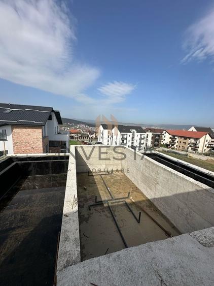 Apartament cu 4 camere semidecomandat în Europa