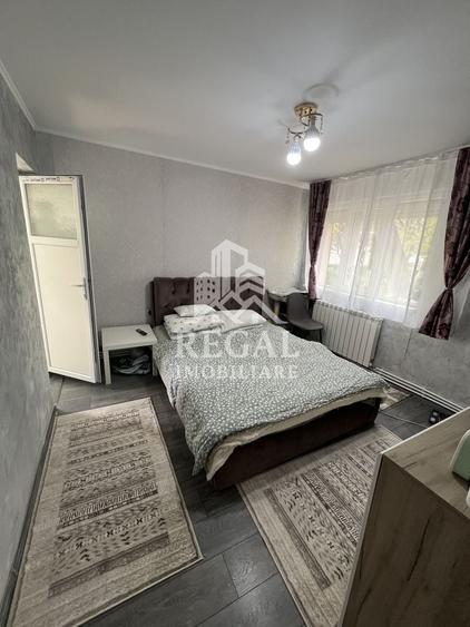 Apartament cu 3 camere semidecomandat, mobilat în Micro 4