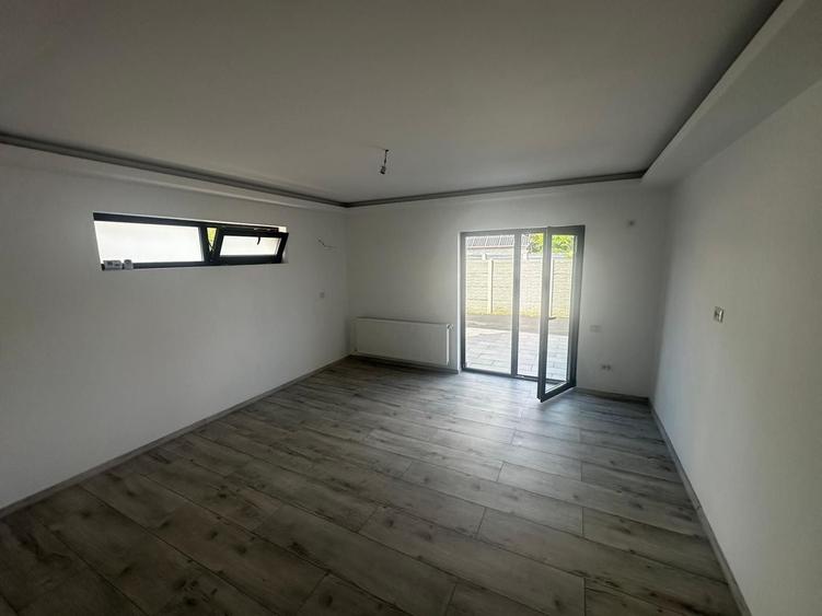 Casă individuală cu 3 camere cu Canalizare în Central