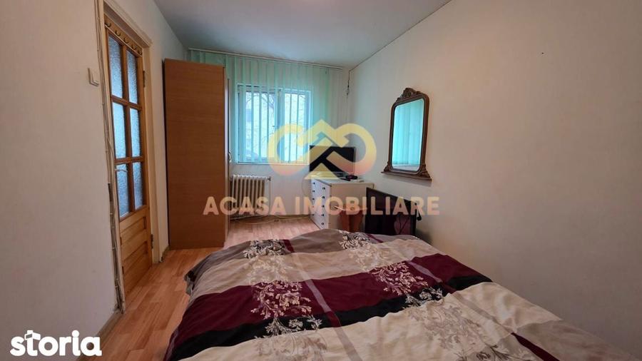 Apartament cu 3 camere semidecomandat în Alexandru cel Bun