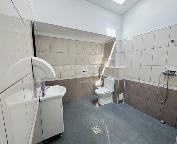 Casă individuală cu 10 camere cu Canalizare în Băneasa