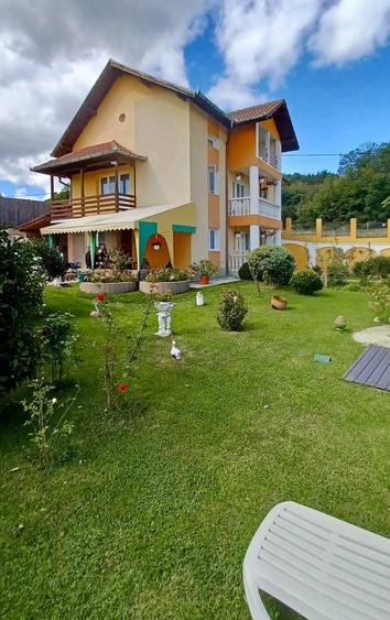 Casă cu Teren 3100 Mp în Bujoreni