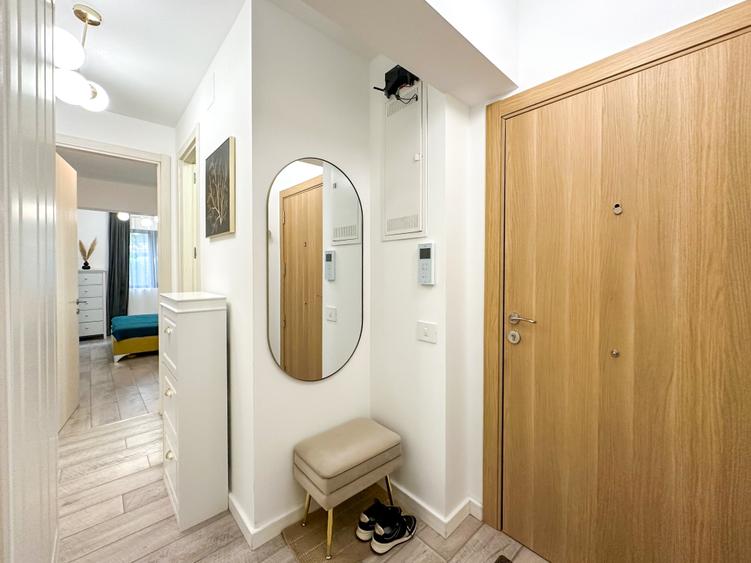 Apartament cu 3 camere semidecomandat în P-ta Presei Libere