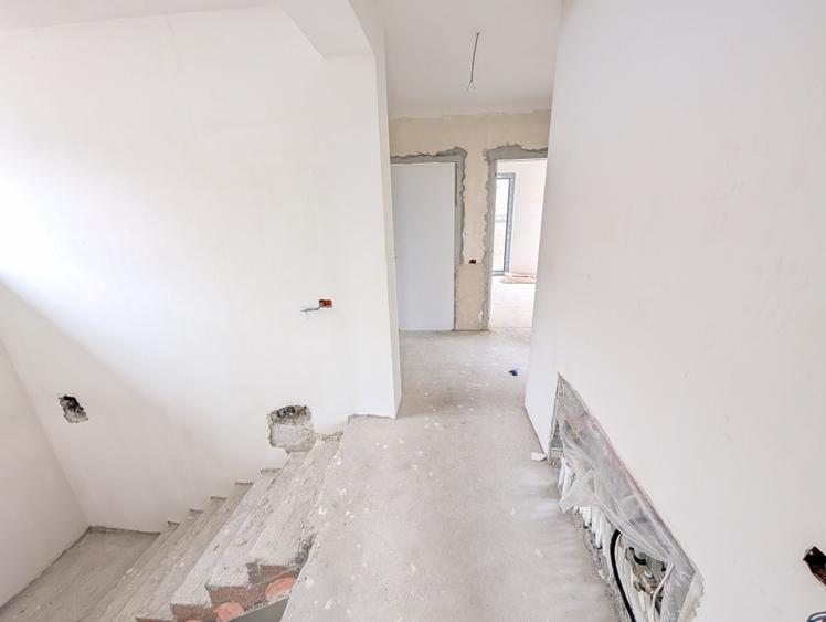 Casă individuală cu 6 camere cu Garaj în Tunari