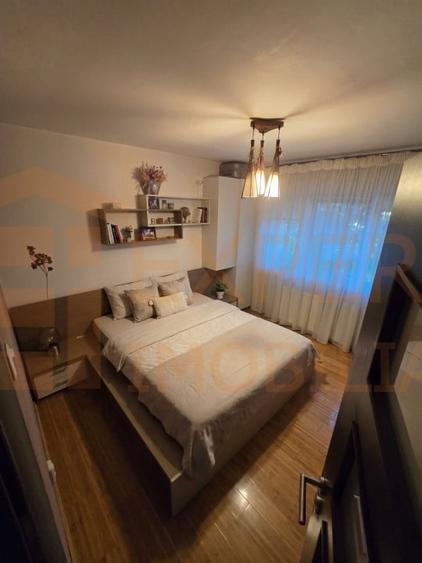 Apartament cu 3 camere semidecomandat, mobilat în Dacia