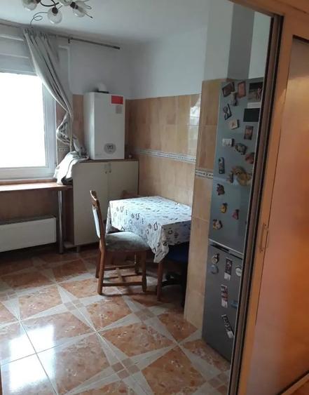 Apartament cu 3 camere decomandat, mobilat în Brâncoveanu