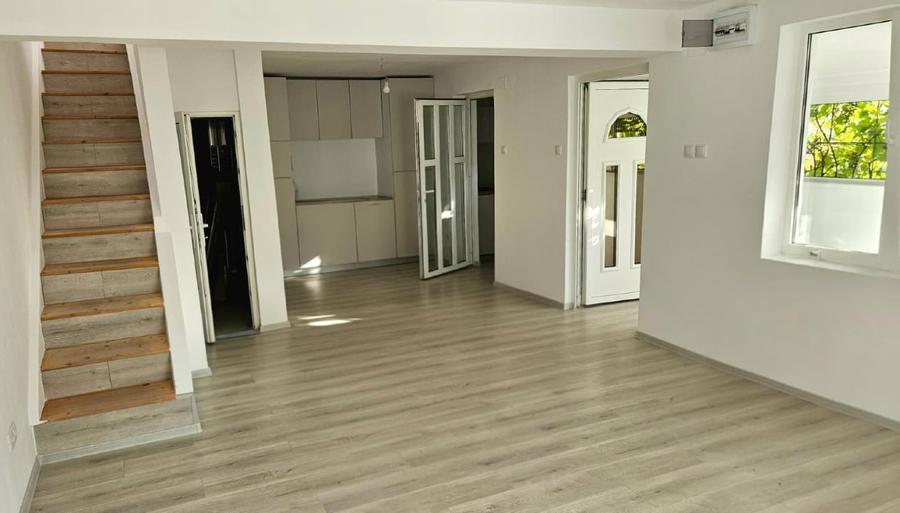 Casă individuală cu 3 camere cu Canalizare în Central