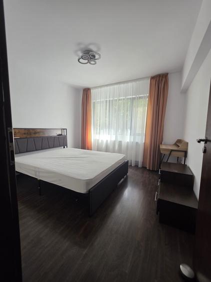 Apartament cu 3 camere decomandat în Berceni