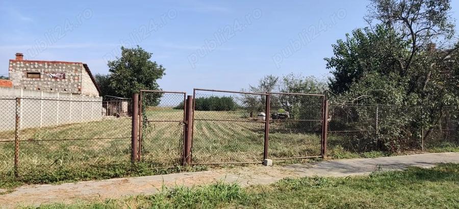 Teren de 2700 mp, în Belinț