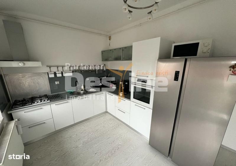 Apartament cu 4 camere decomandat, mobilat în Central