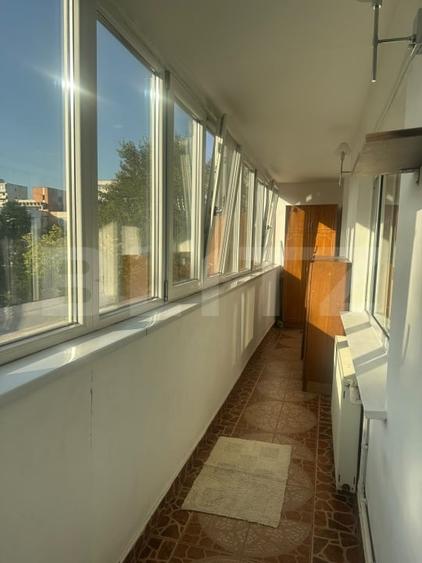Apartament cu 3 camere decomandat, mobilat în Nicolina