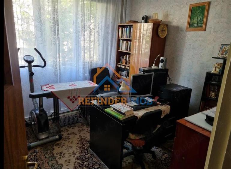 Apartament cu 4 camere decomandat în Berceni