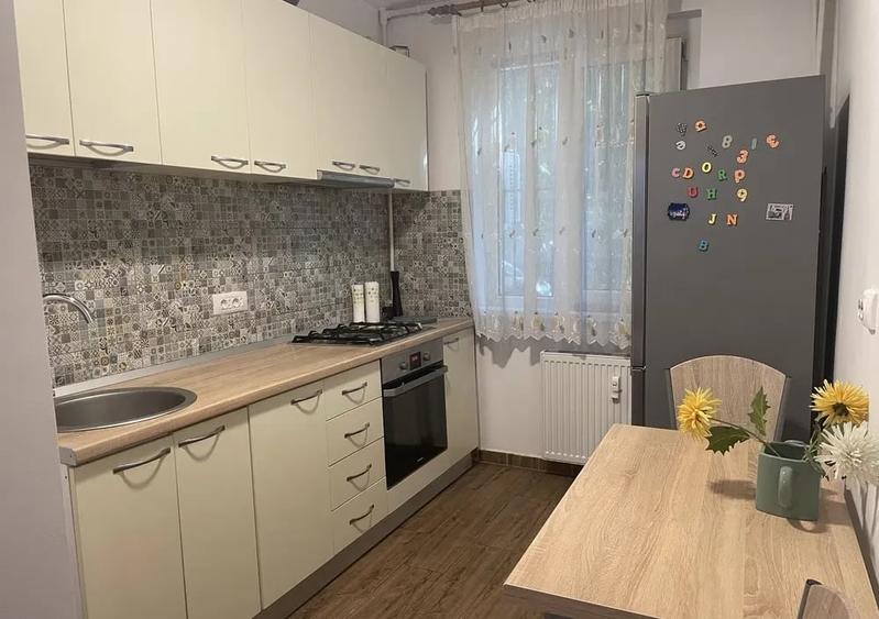 Apartament cu 2 camere semidecomandat, mobilat în Gorjului
