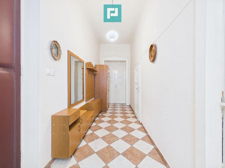 Apartament cu 3 camere semidecomandat în Boul Roșu