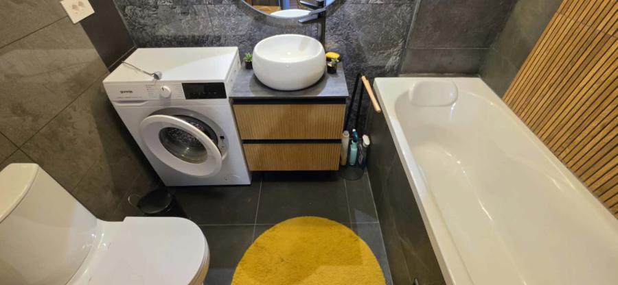 Apartament cu 2 camere nedecomandat în Nufărul