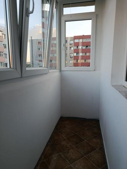 Apartament cu 2 camere semidecomandat în Tei
