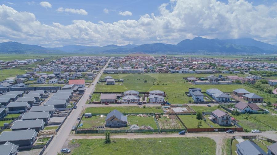 Teren Construcții intravilan de 683 mp, în Tărlungeni