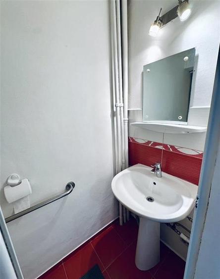 Apartament cu 3 camere decomandat, mobilat în Gară