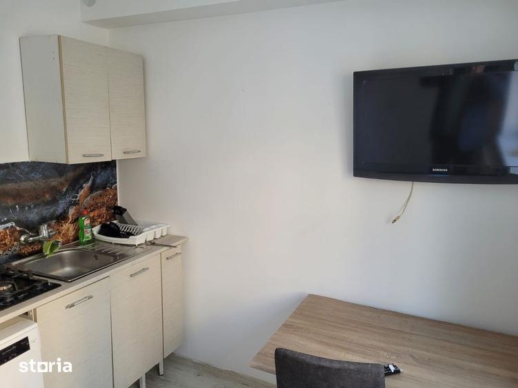 Apartament cu 3 camere semidecomandat în Tomis III