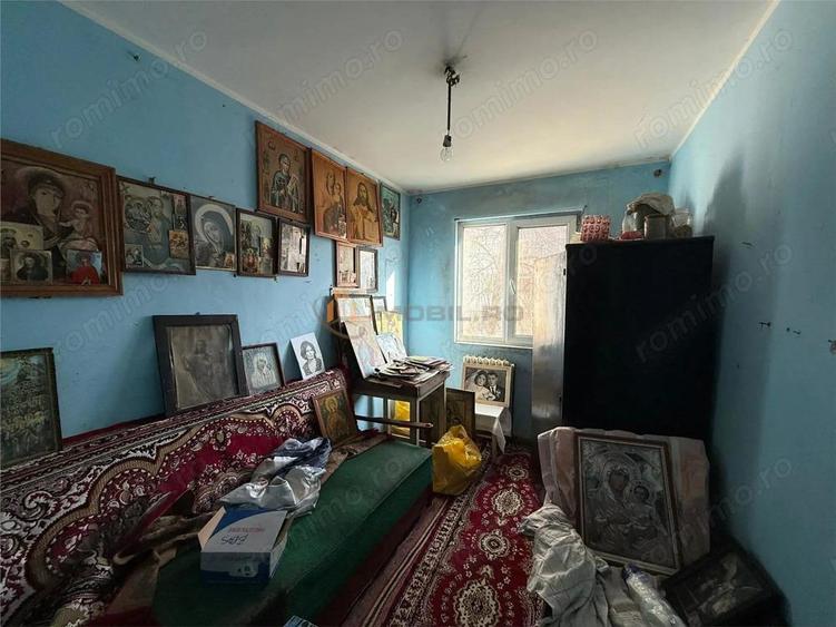 Apartament cu 3 camere semidecomandat în Alexandru cel Bun