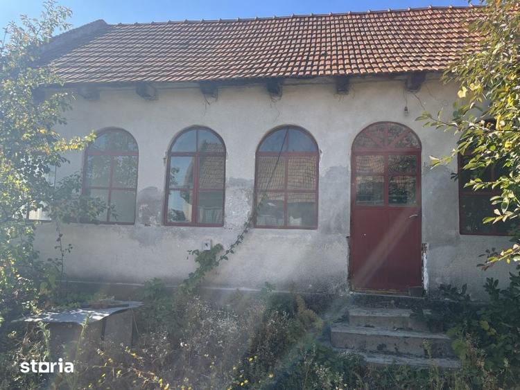 Casă cu 8 camere cu Teren 1150 Mp în Coșteiu