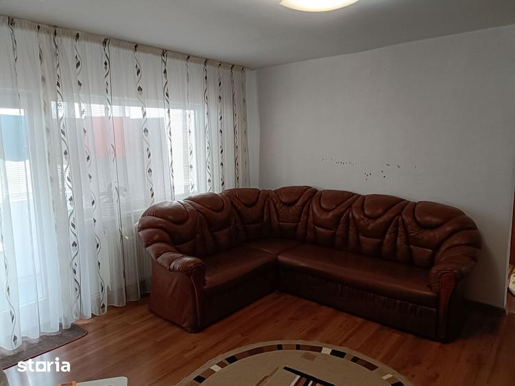 Apartament cu 3 camere semidecomandat în Exterior Vest