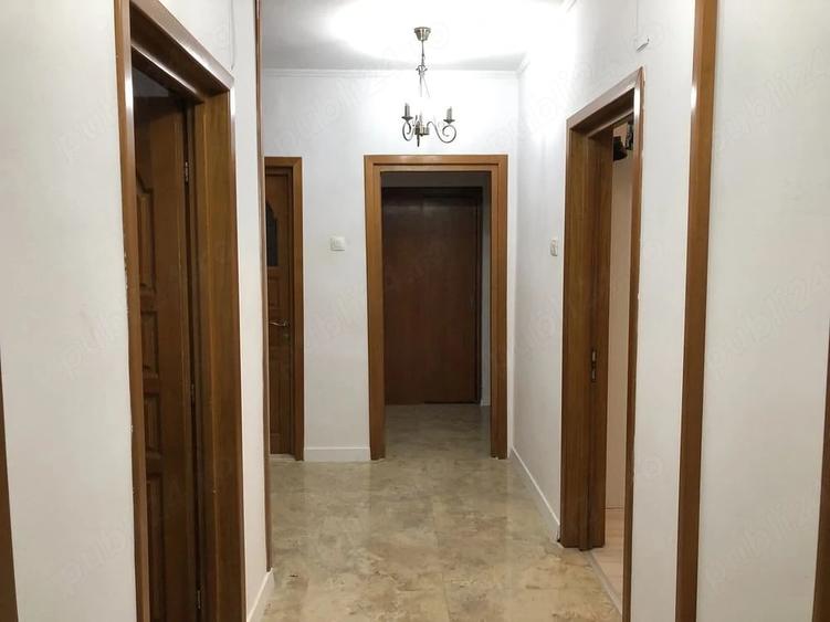 Apartament cu 4 camere decomandat în Central