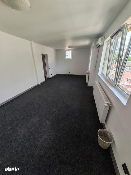 Apartament cu 6 camere în Vitan