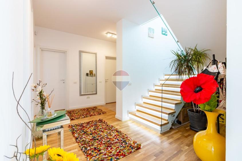 Casă individuală cu 5 camere cu Teren 452 Mp în Corbeanca