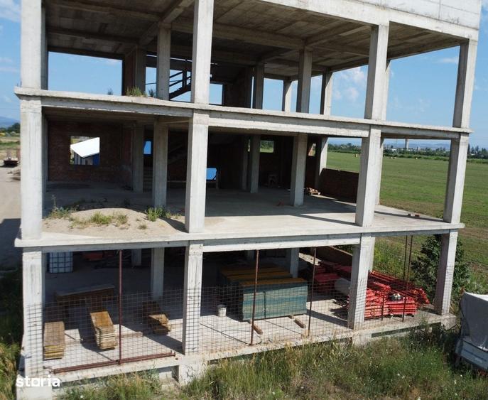 Spațiu comercial, de 730 mp, în Central